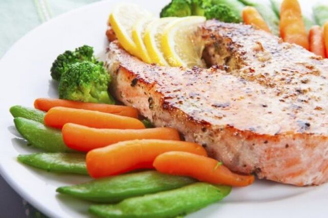 Fischsteak mit Gemüse für eine Proteindiät